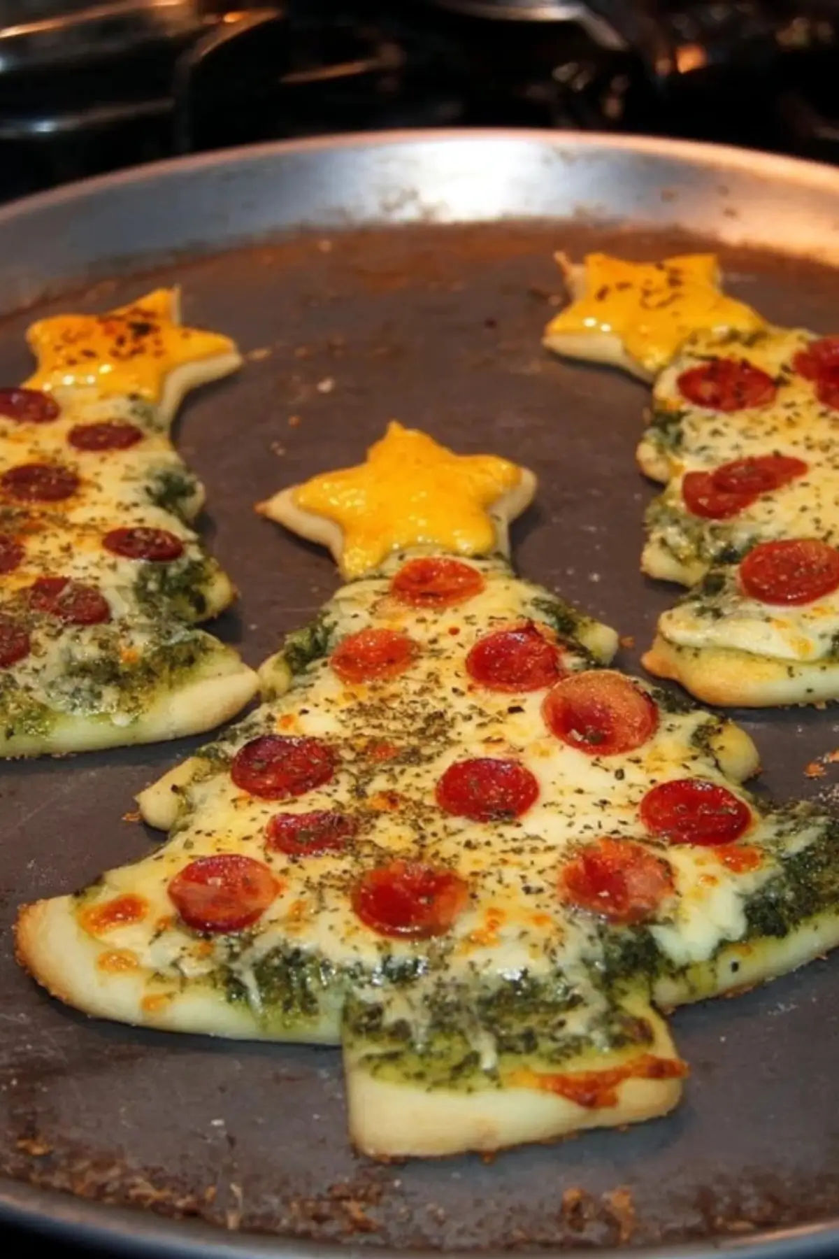 Christmas Tree Pesto Pizzas
